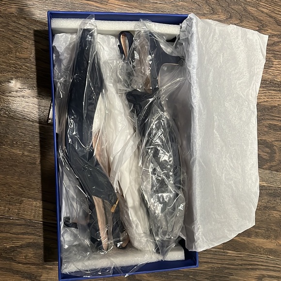 STUART WEITZMAN size 8 NEW - Picture 7 of 8